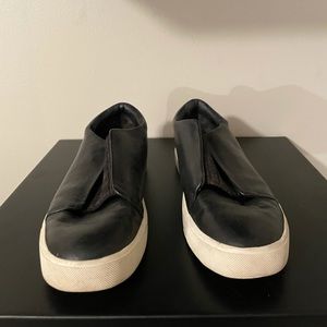 Vince black sneakers, good condition!!